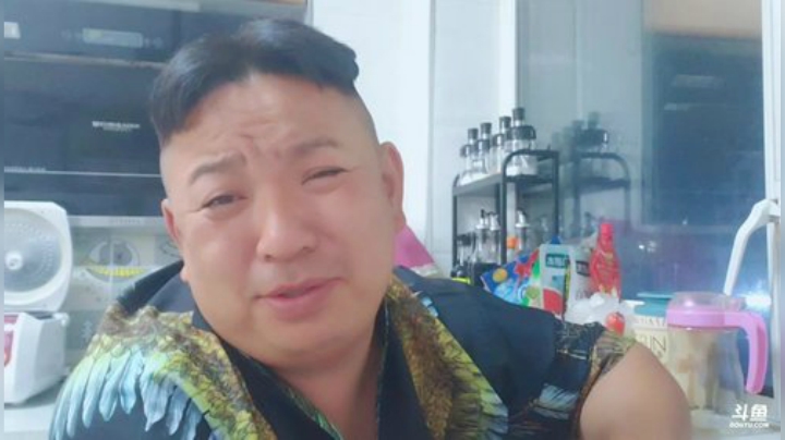 我在斗鱼看东北郭老二直播户外