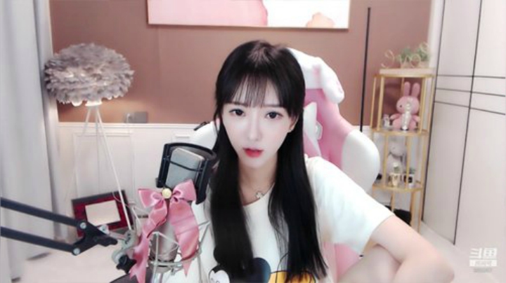 南妹儿呀_很新的新人主播 2020-07-06 20点场_斗鱼