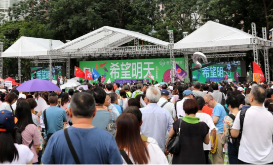 “同声同气撑警察”——香港举行“希望明天”反暴力音乐集会