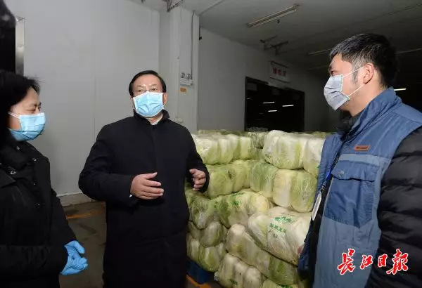 王忠林：确保群众生活物资供应充足、价格稳定