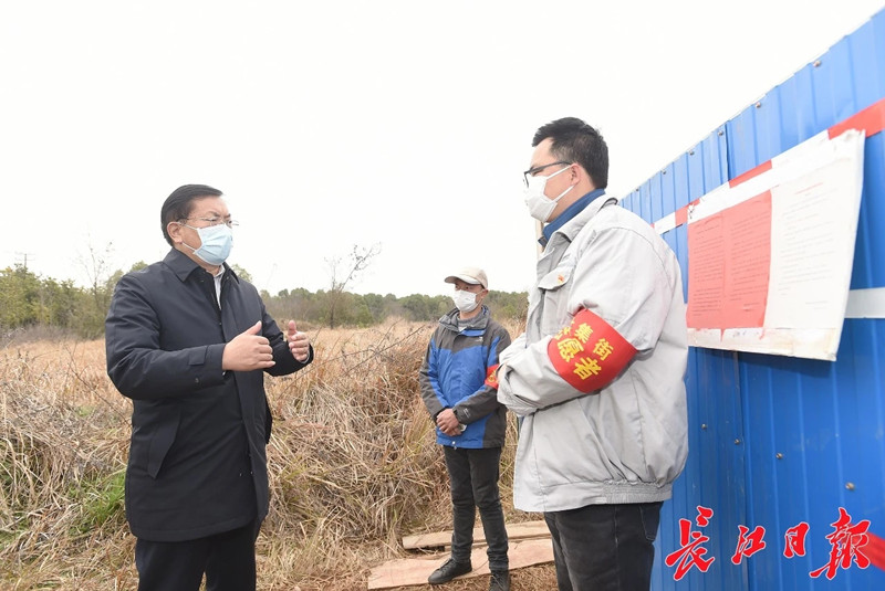 王忠林暗访农村及老旧社区封控：“越是在关键时刻，封控越显得重要！”