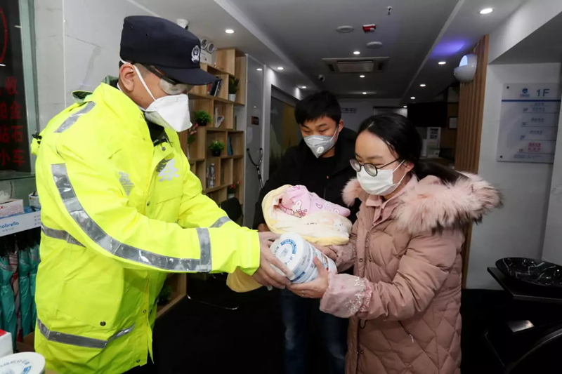 武汉各区开通生活咨询电话，保障滞汉外地人员生活