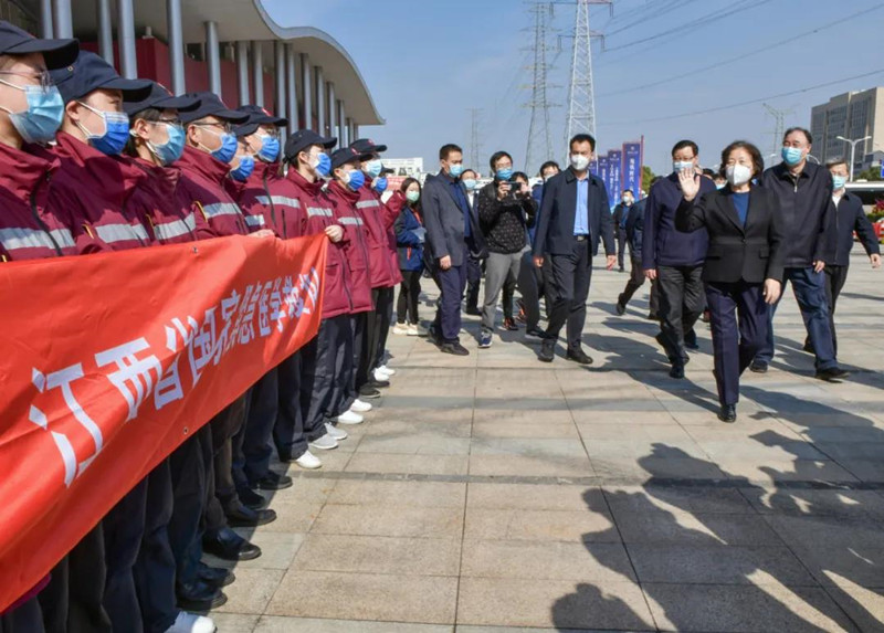 中央指导组为国家紧急医学救援队送行：保证援鄂医疗队 “有序、安全、顺利”撤回