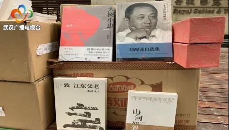 今天，这300件作品送给英雄！