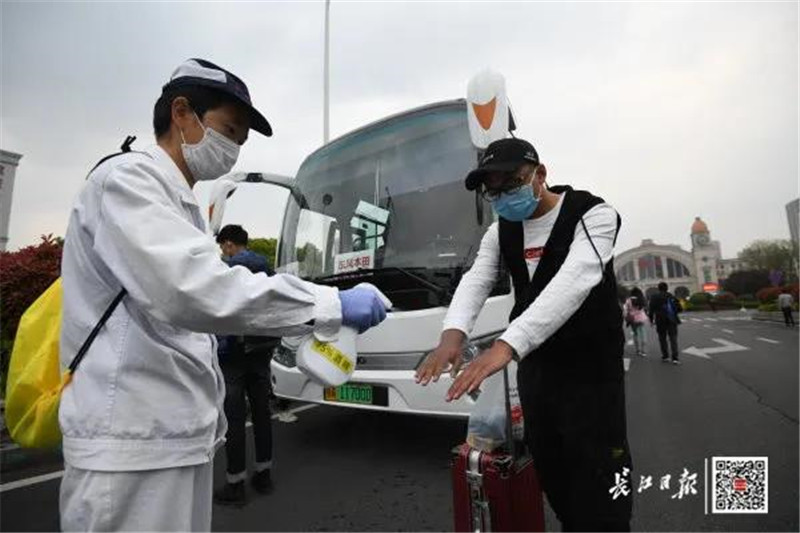 今天，武汉公交试跑，地铁全面深度消杀