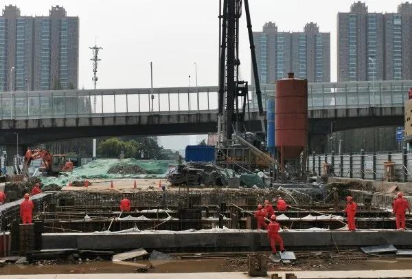 武汉地铁迎来首批省外返汉建设者，12号线科普公园站将全面复工