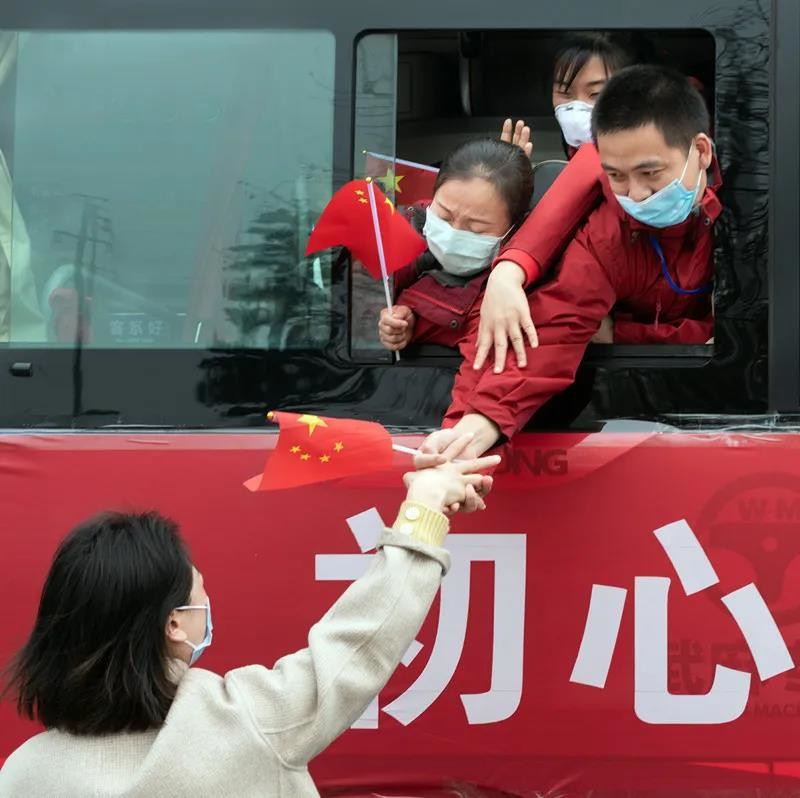 人民日报任仲平：风雨无阻向前进！