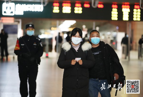 欢迎回武汉！时隔65天，首趟客运列车抵汉