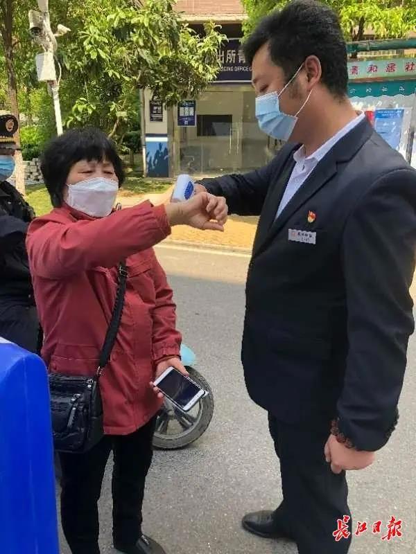 习近平总书记回信在武汉社区工作者中激起强烈反响：这份牵挂，让战斗中的我们更加有力！