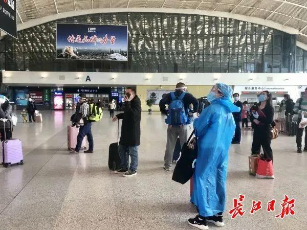 长途出行，防控如何？列车取消餐车就餐服务，飞机客舱空气3分钟换一次