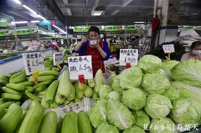 品种丰富供应充足，武汉“一元菜”越来越多