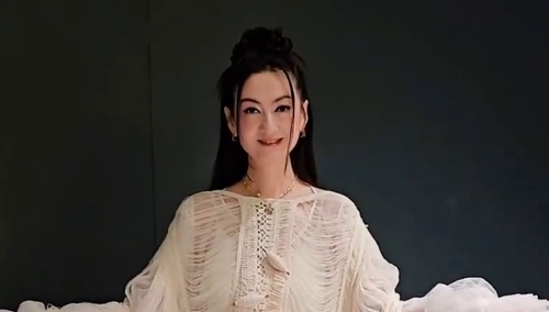 齐豫合伙人者来女的vlog：者来女后台膜拜学习齐豫的经典作品