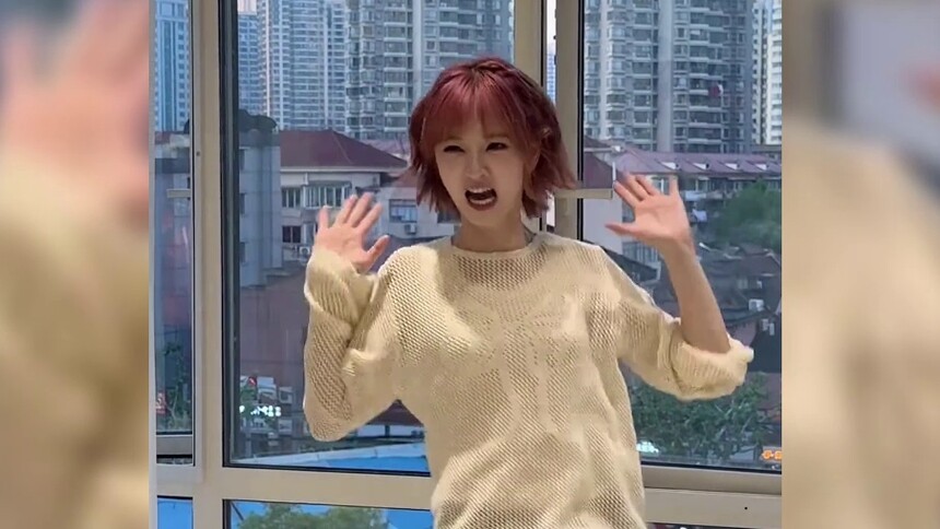 凑热闹追热点：黄灿灿搞笑基因刻骨子里了！ 可爱与搞笑气质双重在线