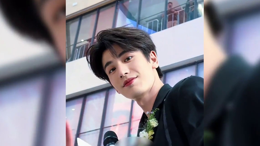 凑热闹追热点：张凌赫独特的浪漫！全新私信自动回复已上线