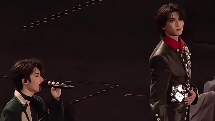 凑热闹追热点：笑不活了！ 演唱会上演马嘉祺严浩翔男人和男孩的区别名场面