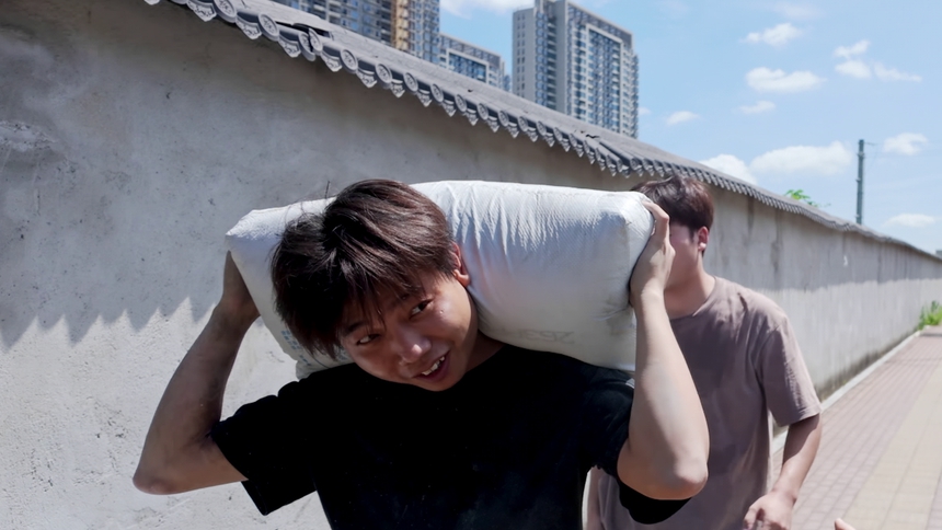 你好湖南 第15期：工科生用光影交出00后青春创业答卷 00后小伙“扛楼”赚钱想在长沙安家