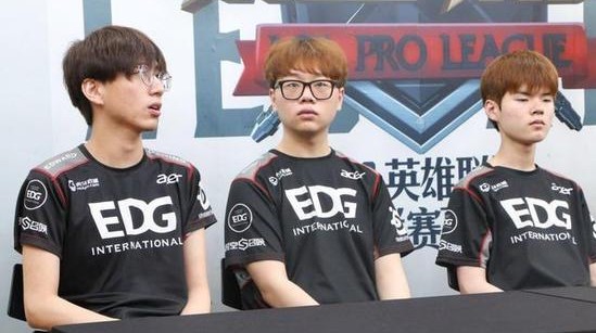 胖胖OB：Deft爆炸大嘴疯狂走砍+Pawn超神兰博打野