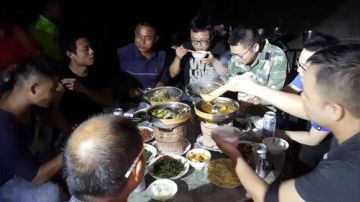 柴火烧土鸡，野生枞菌汤，干锅肥肠 2017-08-30 18点场