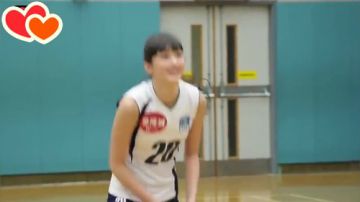 日本12头身排球美少女莎宾娜，练球笑得也那么好看