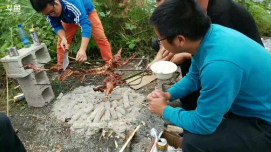 钓大鱼烤全羊朋友一起美滋滋 2017-10-05 15点场