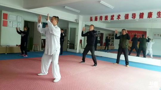 太极形意。青峰传统武术健身会馆 2017-10-12 09点场
