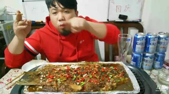 好久没吃烤鱼了，整一大条 2017-10-19 19点场