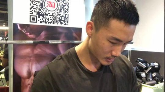 练个胸，讨论下健身行，明日出发 2017-11-03 14点场