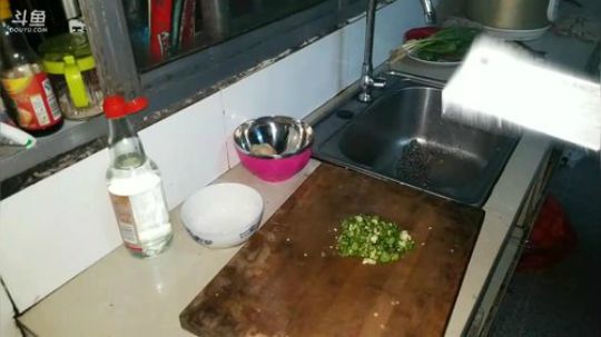 美食:干锅牛蛙，红烧竹鼠。 2017-11-04 18点场