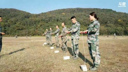 新兵成人礼（二营四连的新兵肖淑洁报到） 2017-11-09 14点场