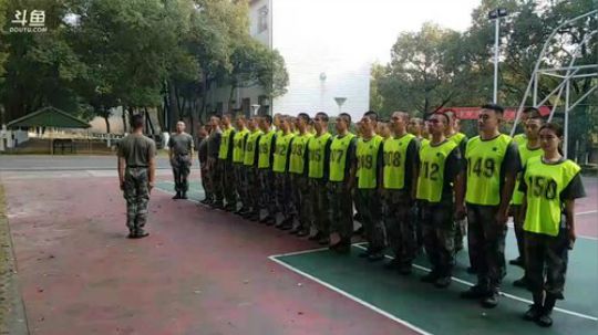 新兵成人礼（二营四连的新兵肖淑洁报到） 2017-11-08 15点场