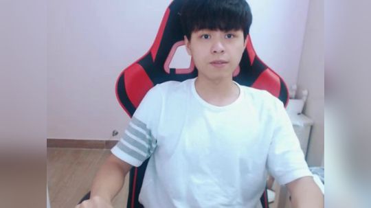 看游戏短视频，就在斗鱼；我是九日，我在斗鱼等你