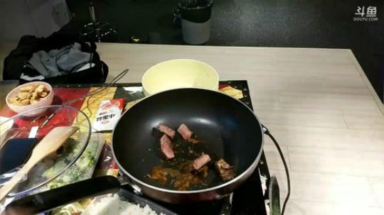 晚上烤个牛排，然后和小姐姐连个麦 2017-11-15 19点场