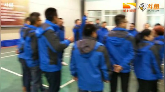 一大群创业青年参加的拓展训练营 2017-11-30 08点场