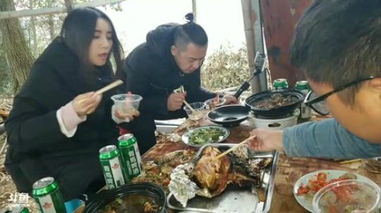 水库美景美食美人帅哥老二美滋滋。 2017-12-01 16点场