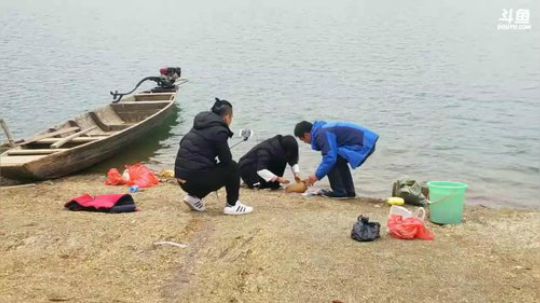 水库美景美食美人帅哥老二美滋滋。 2017-12-01 14点场