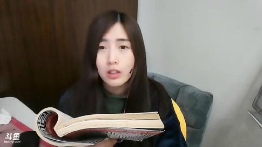 娜娜：夜晚就该浪，还看什么书啊 2017-12-21 20点场