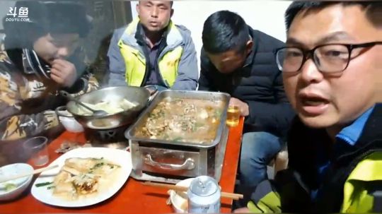 人是铁饭是钢，一顿不吃饿的慌。 2017-12-28 18点场