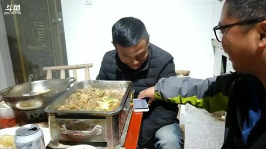 人是铁饭是钢，一顿不吃饿的慌。 2017-12-28 20点场