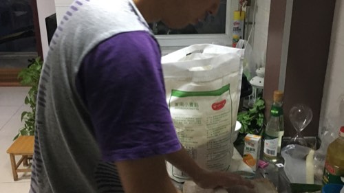今晚做个手擀面给你们吃！！！