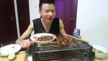 深夜食堂，自制烧烤。 2017-05-24 02点场