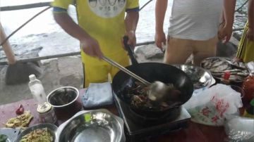 美食溪边做，友谊地久长！ 2017-05-28 18点场