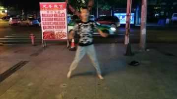 杀青咯，吃点自贡美食。 2017-06-06 22点场