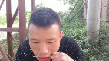 收菜籽，打菜油。 2017-06-10 16点场
