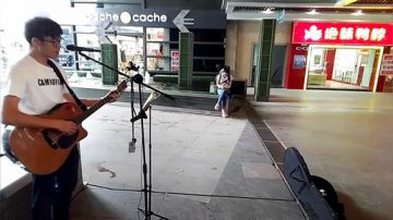 武汉光谷步行街，下雨啦，晚上夜班 2017-06-15 12点场