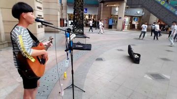 武汉光谷步行街，好久没晒太阳了 2017-06-17 16点场