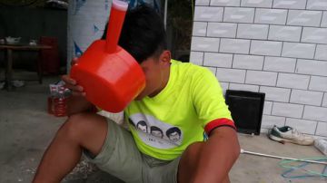 和水友一起吃肉喝酒。 2017-06-19 19点场