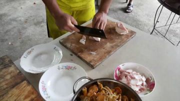 雨后枞菌，涨水肥鱼家乡味。 2017-06-24 15点场