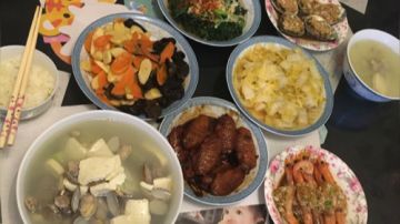 蒜蓉鲍鱼与虾，酱鸡翅，花甲豆腐冬瓜汤等