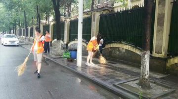 户外公益，环卫工人的过程 2017-07-19 07点场