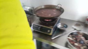 水友来了吃养殖鱼。 2017-08-06 15点场